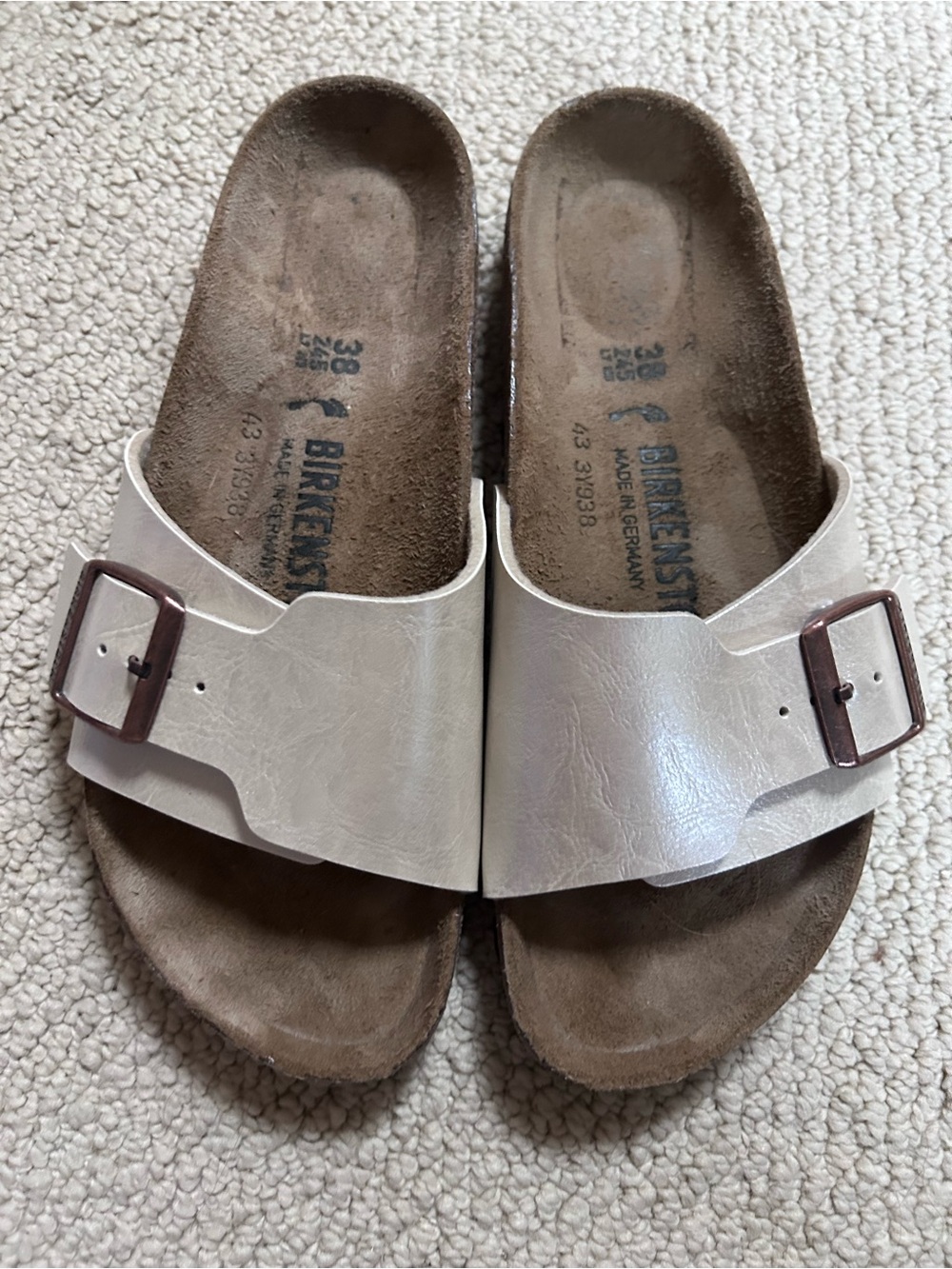 Birkenstock Women’s Catalina Luxe Buckle, Pearl White, size 38, great condition!